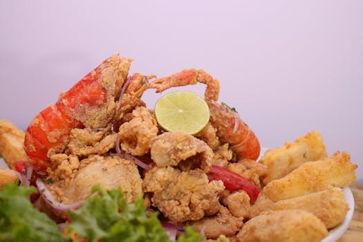 Crispy fried seafood platter with shrimp and lime, a Peruvian delight in Arequipa.
